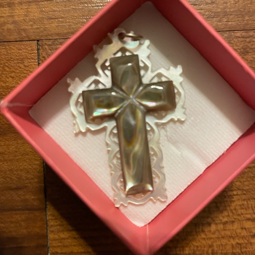 RARE FIND!! Vintage mother of pearl cross bought and made in “Bethlehem”🤩💕🙏